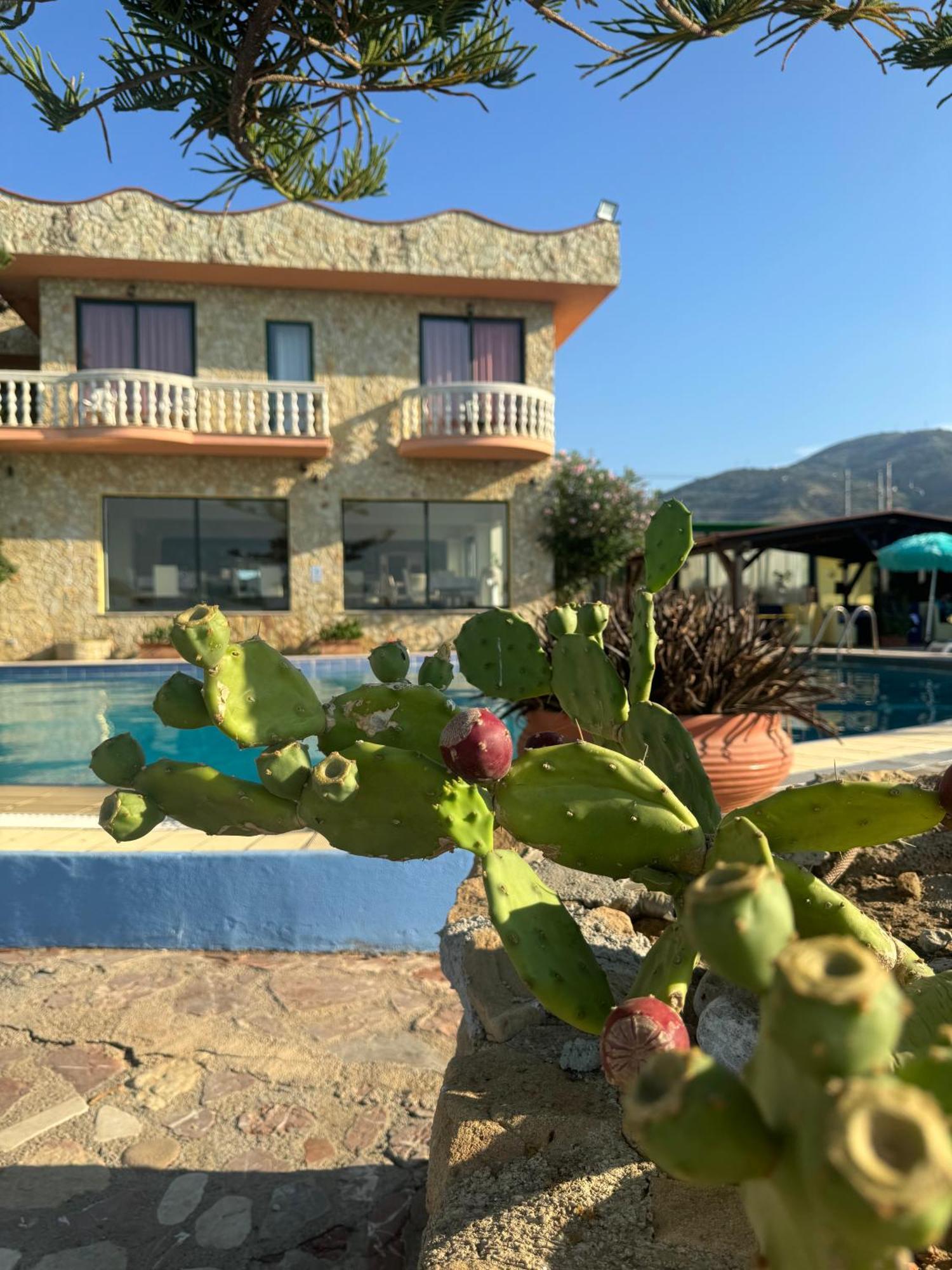 Hotel La Playa Blanca Santo Stefano di Camastra Exterior photo